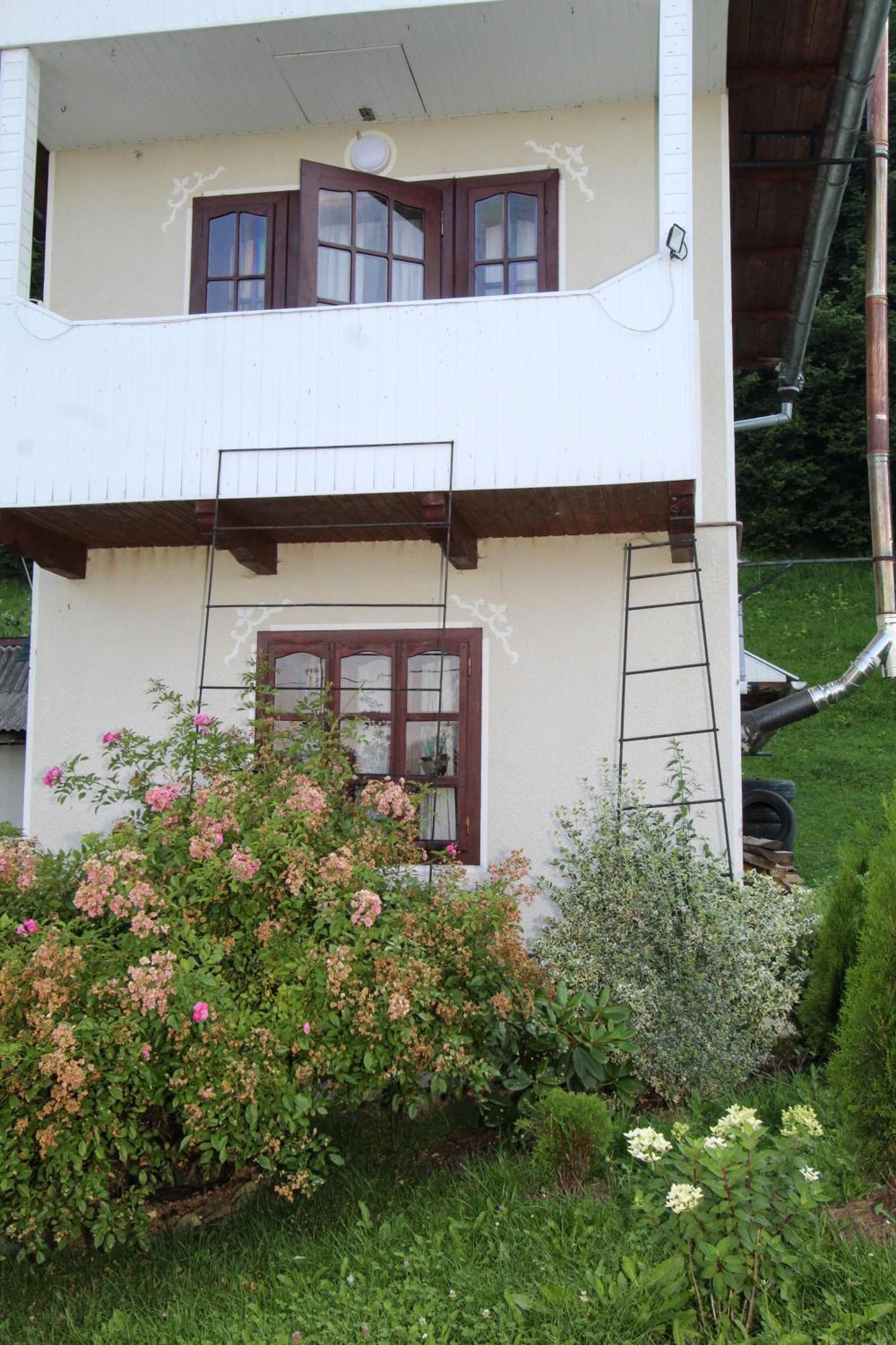 Котедж "Красний Краєвид" Yaremche Exterior photo